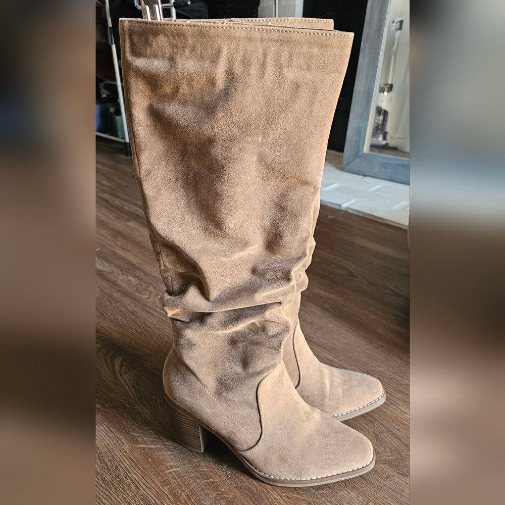 Universal Thread size 8 knee-high boots